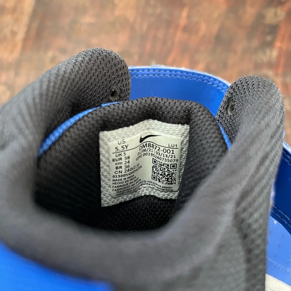 Nike Kids Black and Blue Sneakers - Picture 7 of 7